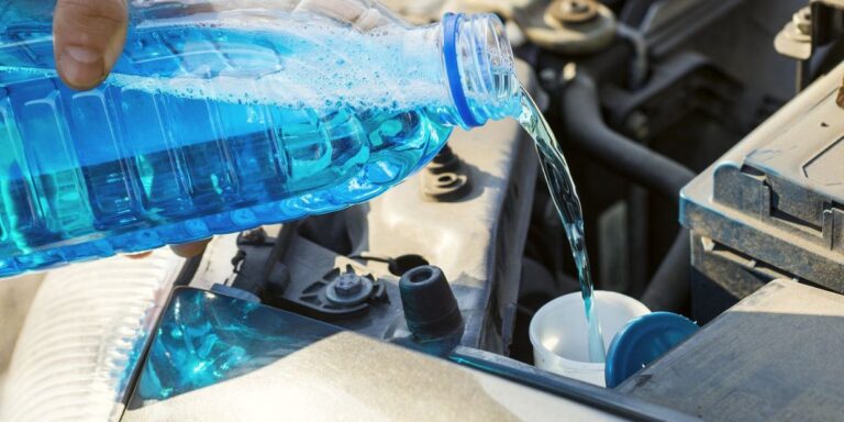 Revisión Líquidos Auto: Aceites, Refrigerante, Frenos y Más